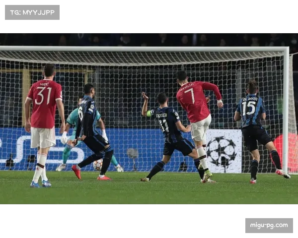 曼联低迷期球员依旧勇敢接受采访展现坚定信念与不屈精神