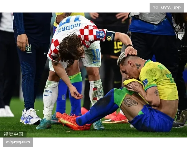 兰克尔泽赛前赴深会女友归队裤裆染血，职业性遭疑