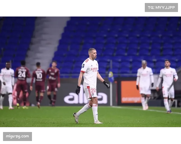 “法国巴黎表演赛：自由人险胜火花，斯图尔特与奥古米克对飙”